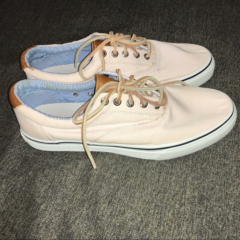 SPERRY Pale Pink Lace Up Shoes. Used condition.